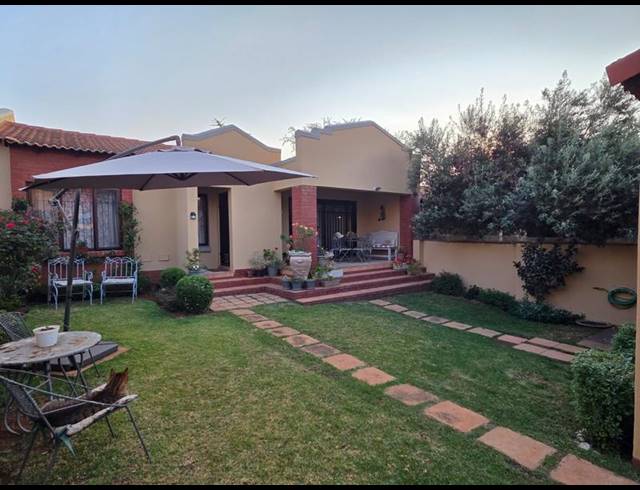 2 BEDROOM TOWNHOUSE FOR SALE IN BOARDWALK MEANDER